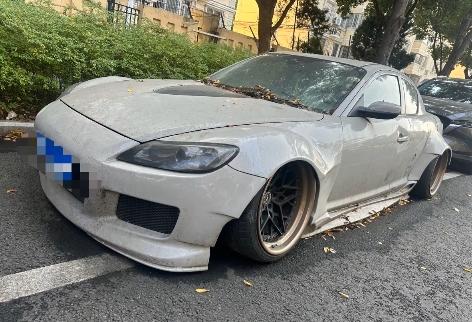 粉丝去南京旅游，路边看到一辆僵尸车，不认识型号，来问我们？
如果没猜错的话，这是