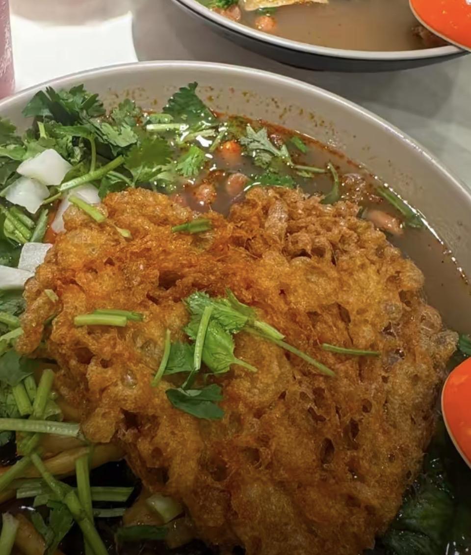 这盘菜看起来真香啊！胡萝卜丝绿油油