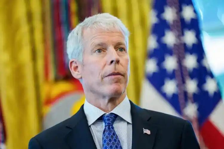 美国能源部长赖特在接受采访时说，接下来美国私营企业会和委内瑞拉签一批石油合作协议
