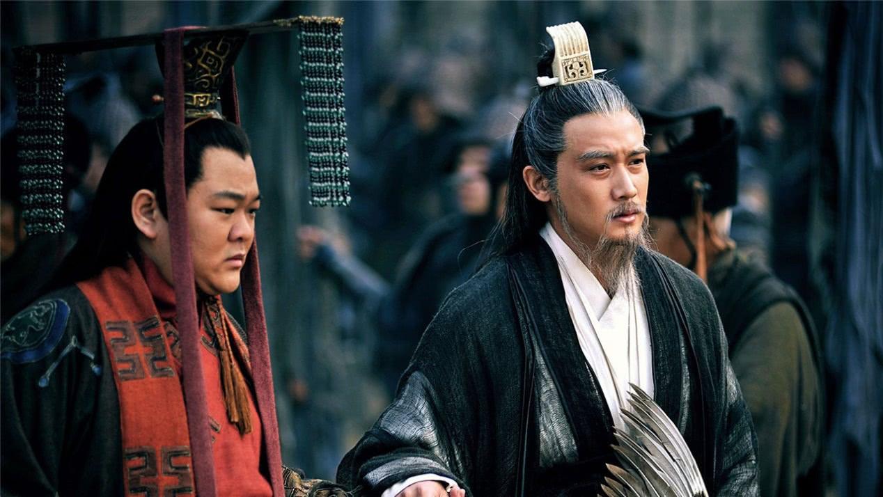 建兴元年，白帝城。刘备拉着诸葛亮的手，说了一句让在场所有人后背发凉的话。"君才十
