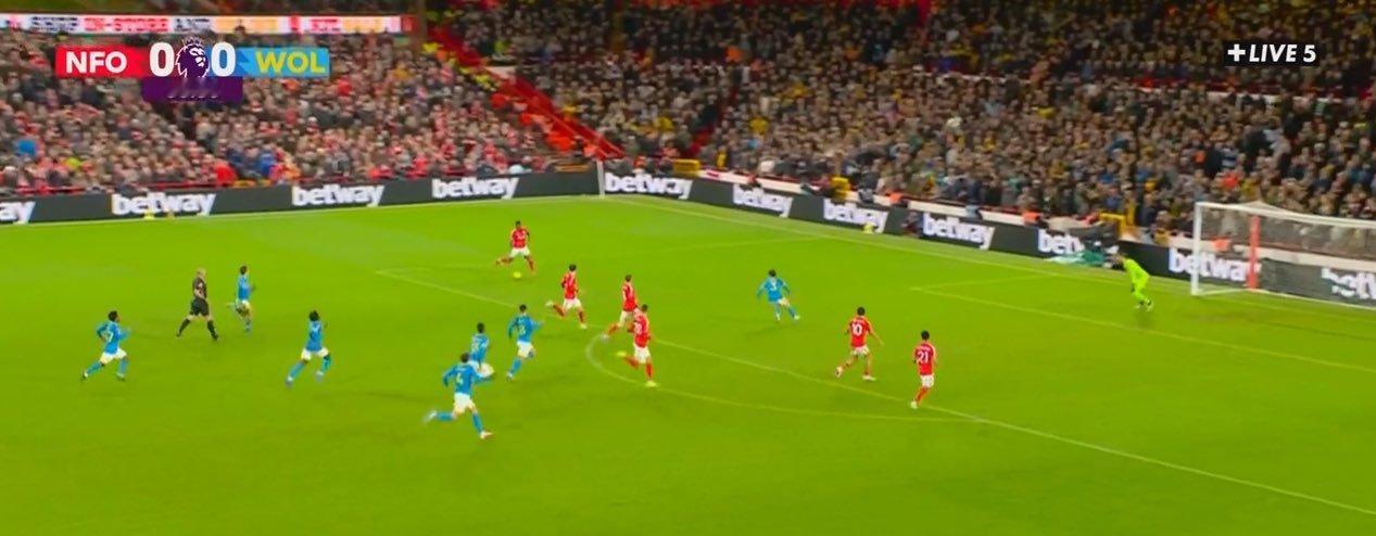 诺丁汉森林vs狼队，上半场一度出现6打1的局面，然而最终比分竟是0-0。本场比赛