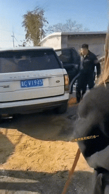 这种闹婚的习俗，已经远远超出了文明的底线，把人看的触目惊心，这哪里像是结婚，简直