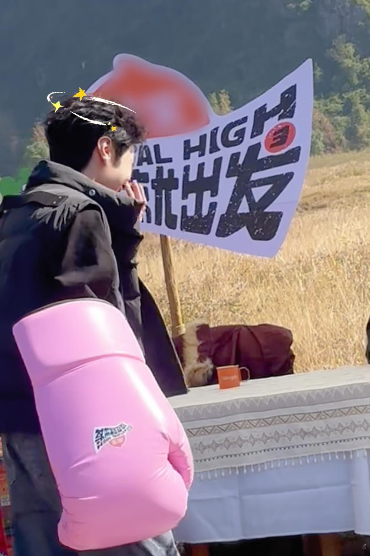 陈哲远敌不动我自己动 路透照里的这大拳套，简直是先打自己！陈哲远的“自己先动”真