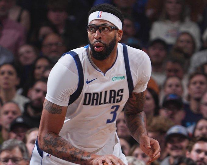 看着湖人的表现这么拉垮，特别是跟马刺的比赛后，独行侠管理层又改变主意，称在交易截