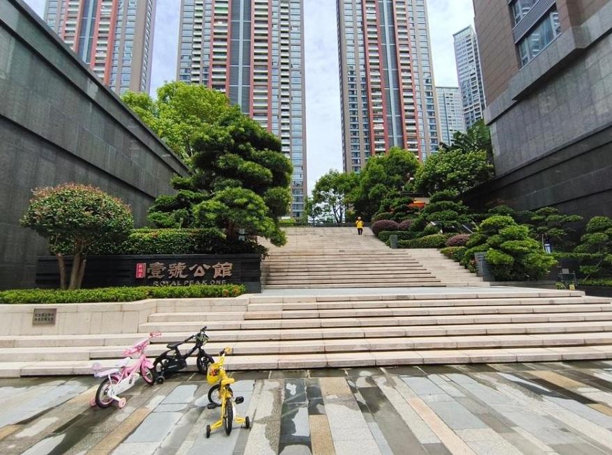 宝中·次新豪宅6.5折拍卖，高使用面积，新锦安壹号公馆7.3万拍卖，297平5房