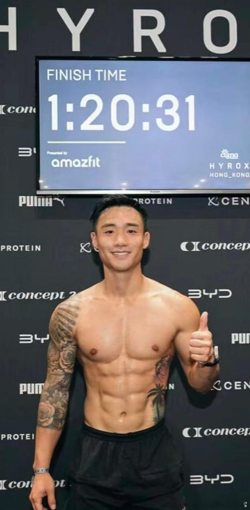 蔡卓妍结婚教练如图所示，好标准的八块腹肌！为什么港星美女都喜欢健身教练