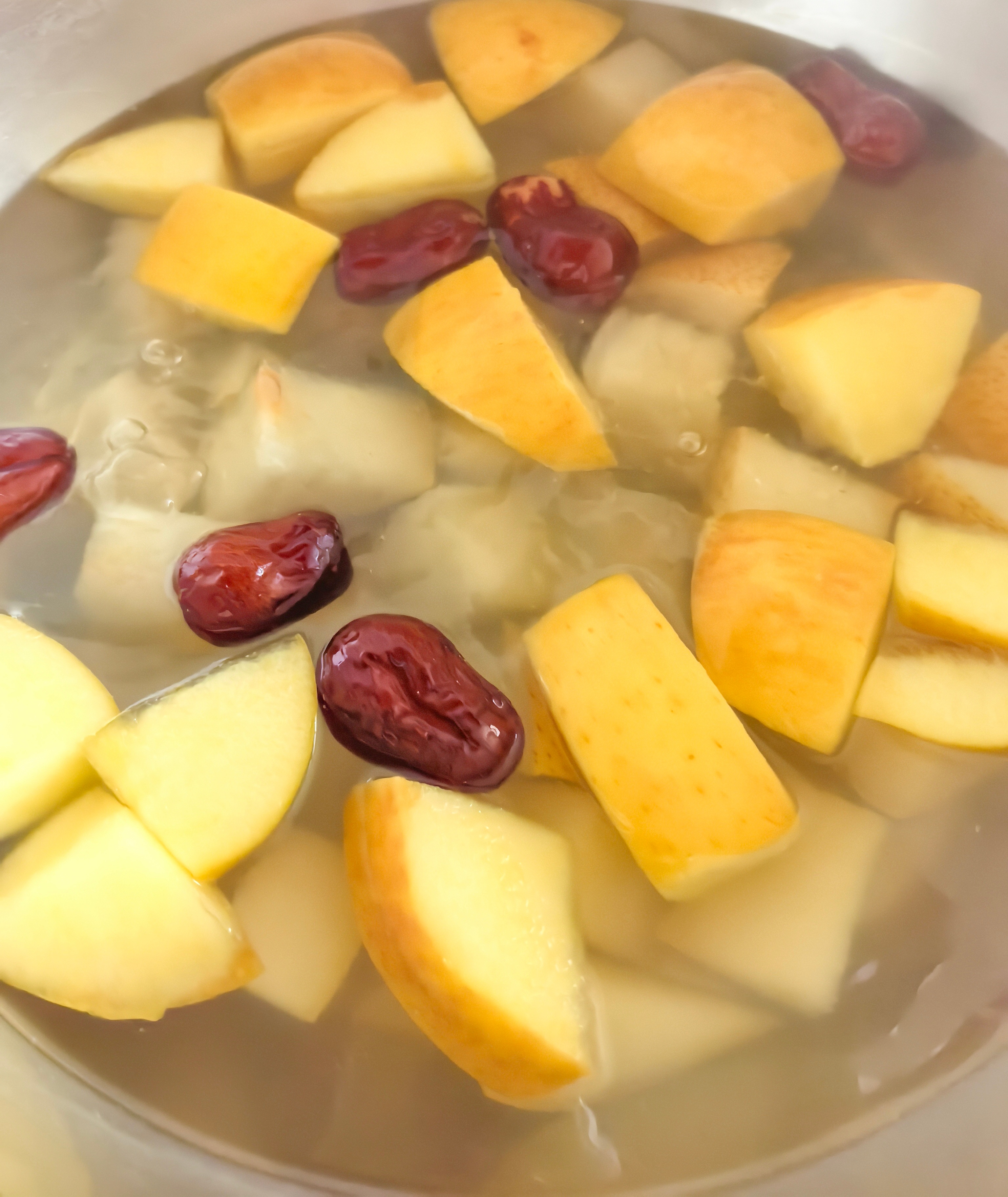 躲也没躲掉防不胜防我和儿子都感冒了，这回倒是不怕相互招上了！熬点苹果🍎➕梨🍐