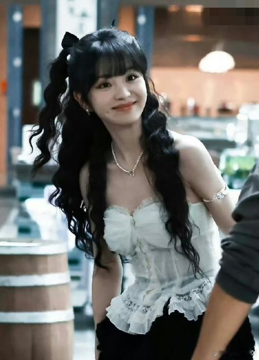 #田曦薇女子推理社2上班# 终于等到女推2开始录制了，田曦薇上班的路透也太美了吧