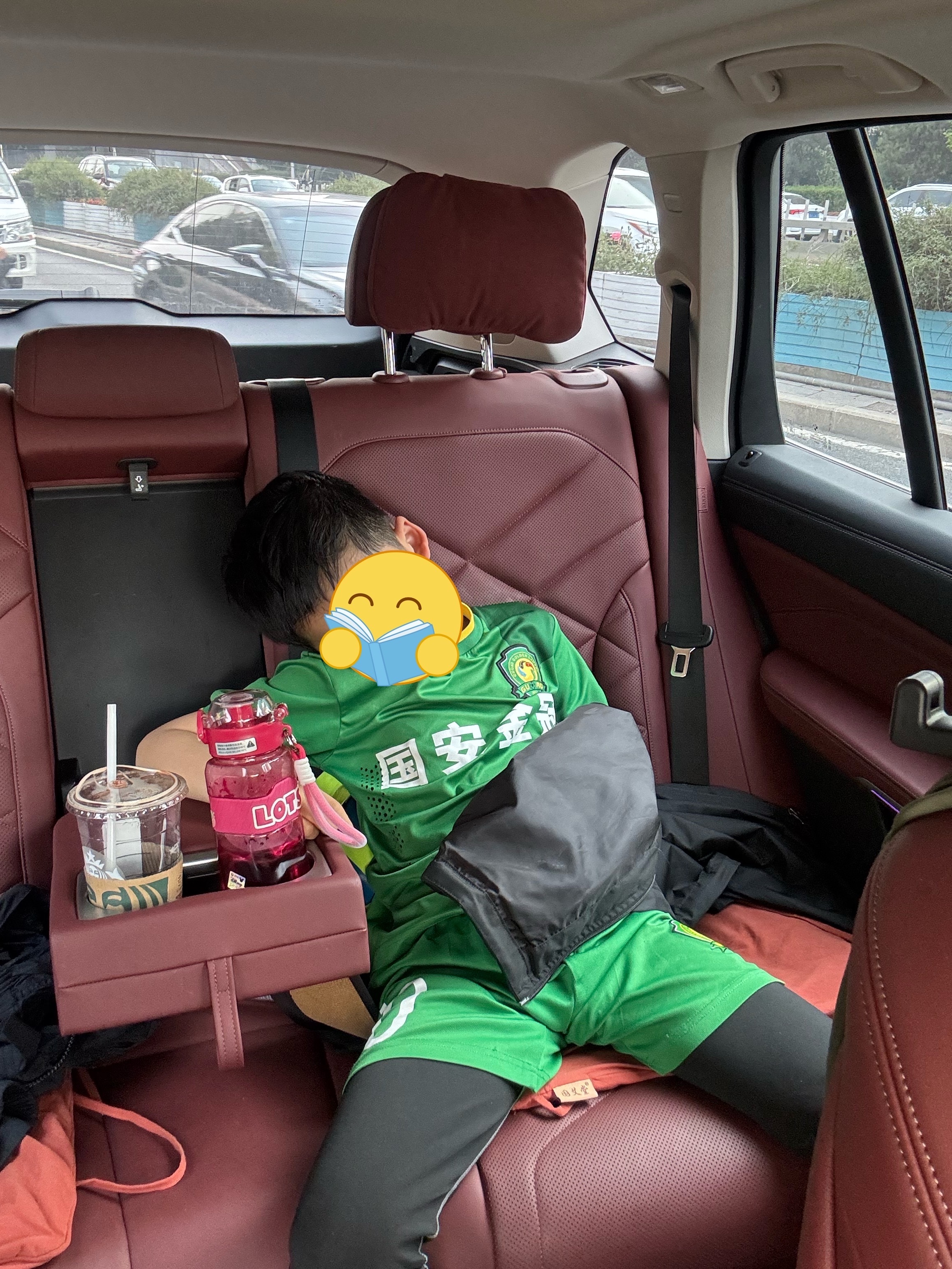 12306回应一上高铁就睡觉是因缺氧应该是与低频共振和白噪音有关系吧，就跟小朋友