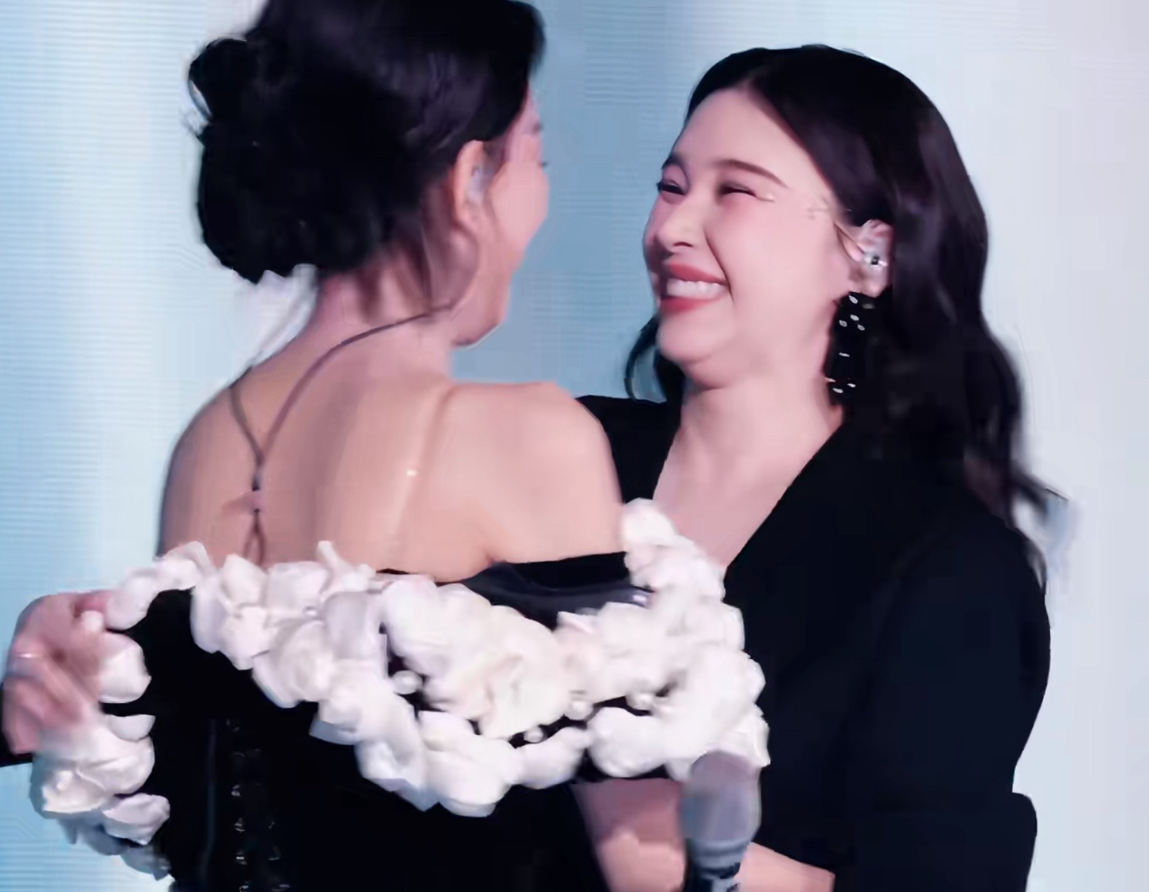 孙怡阚清子哪有那么小气，后采的时候有说有笑呢，大家都进娱乐圈多久了，谁不知道这就