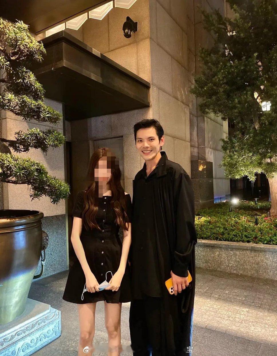 向佐露脐装 以前他挺正常的他受什么刺激了……他爸看起来会打断他腿[吃瓜] 