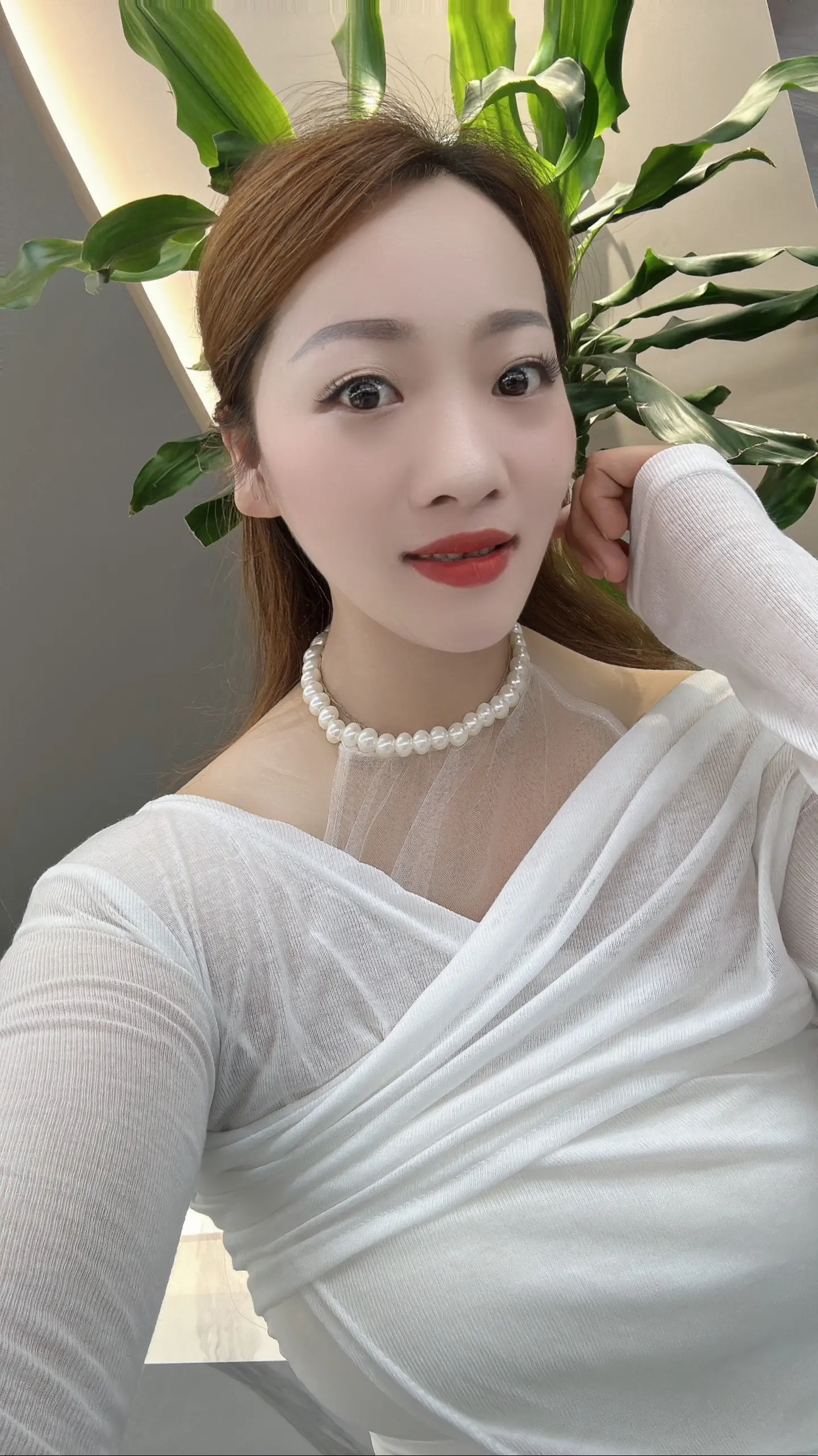 人总是喜欢反季节的东西，就像幸福后知后觉。