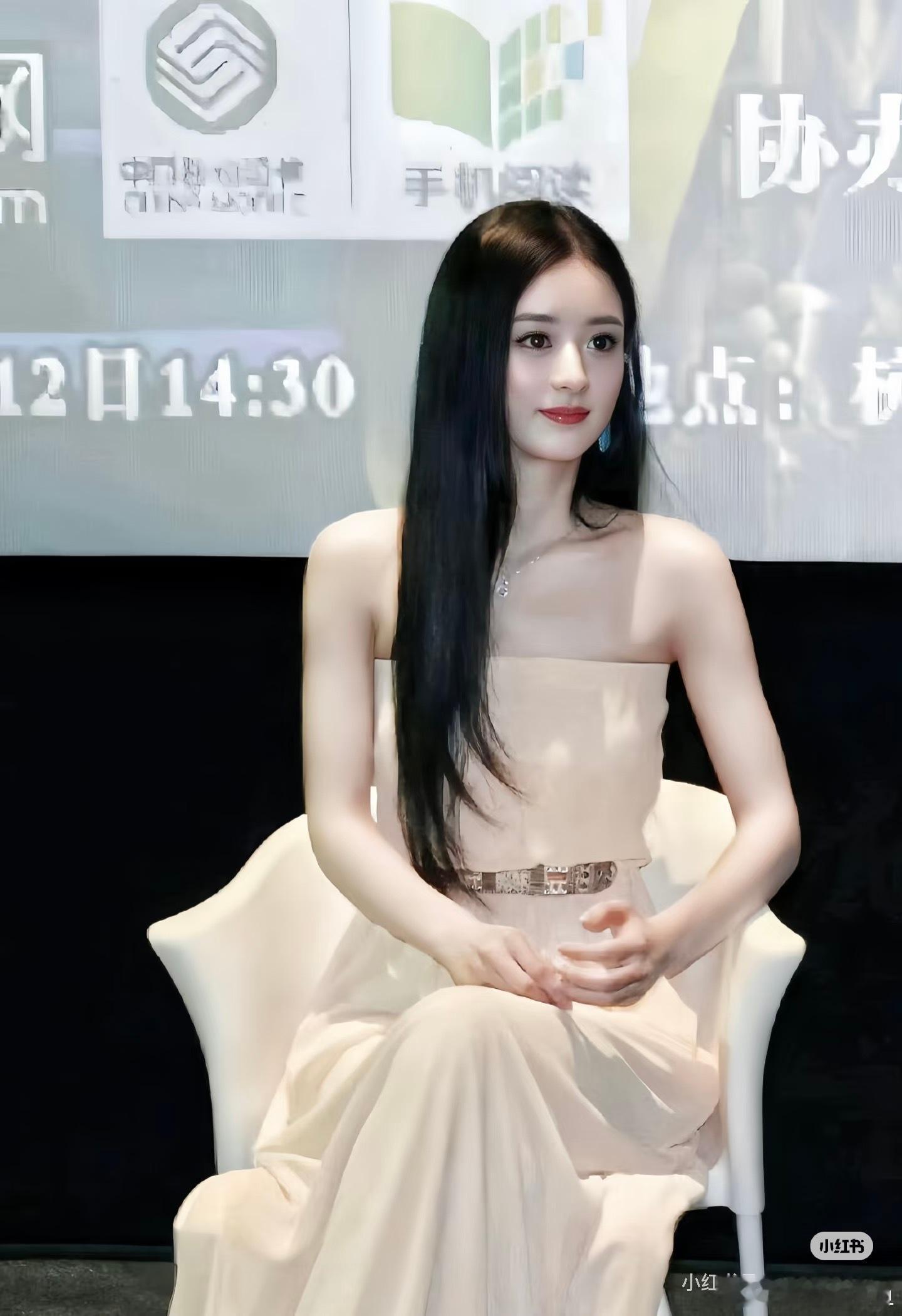 赵丽颖和田曦薇虽然说八字结构很像，但是人还是完全不一样的。赵姐看起来更纯粹庄重，