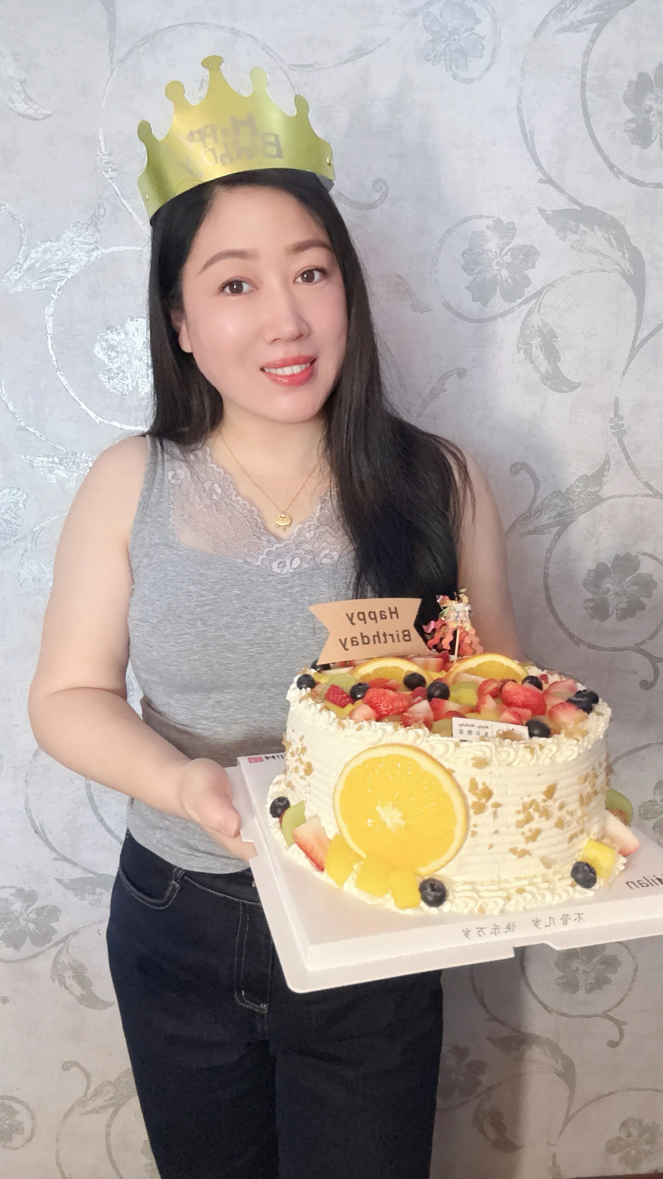 时光匆匆，一晃又老了一岁，希望以后都要。越来越好，要身体健康，要开心快...