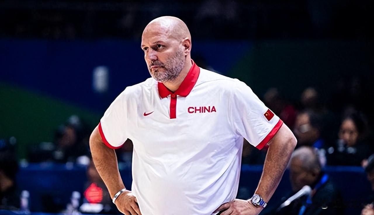 呵呵，乔尔杰维奇又回中国了。

国内季后赛打得如火如荼，乔老爷看都没看一眼，他在