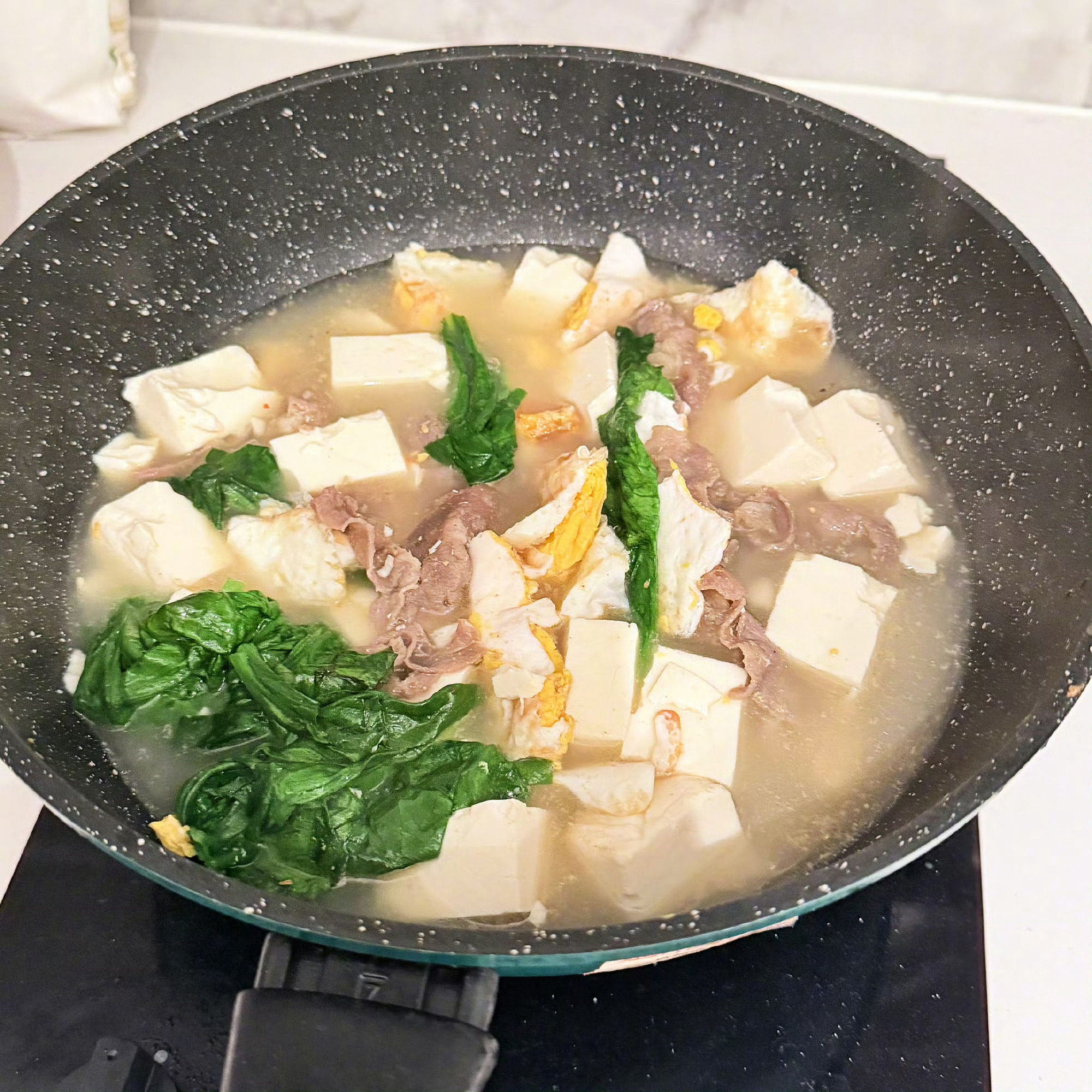 白鹿素颜做饭自拍白鹿好棒，做饭看起来好好吃