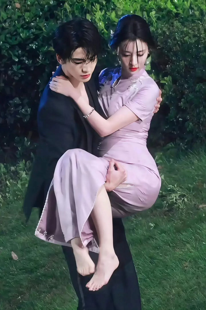 不能说王楚然不好看，但是也真没有到追着夸的程度吧，就是普通好看没有那么惊艳啊 