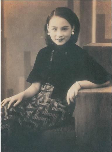 1937年，著名影星陈燕燕去闺蜜童月娟的家中做客，聊的口渴就顺手把桌上茶杯里的水