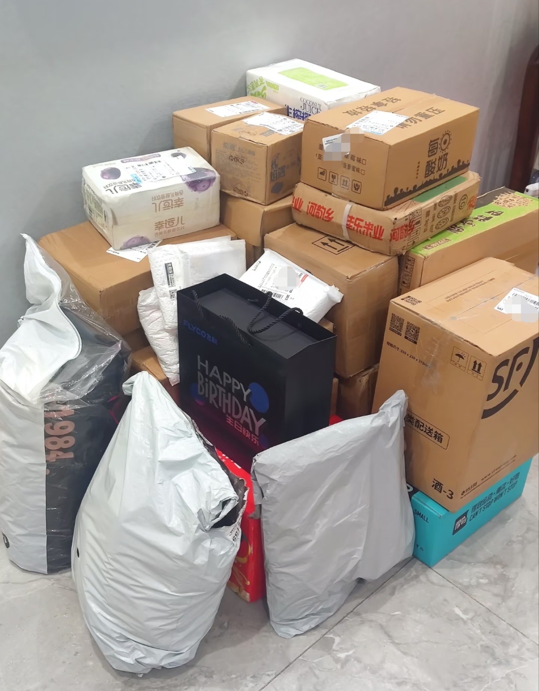 有没有一种感觉，年前快递停运比双11还有吸引力！这两天框框的收快递啊