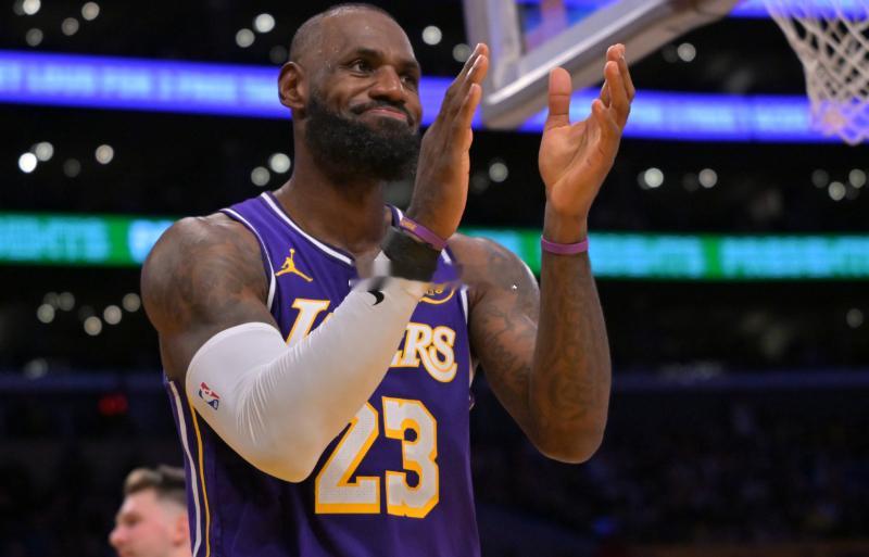 NBA常规赛，湖人116-114战胜太阳。谈到最后一防盖掉阿伦的投篮，詹姆斯表示