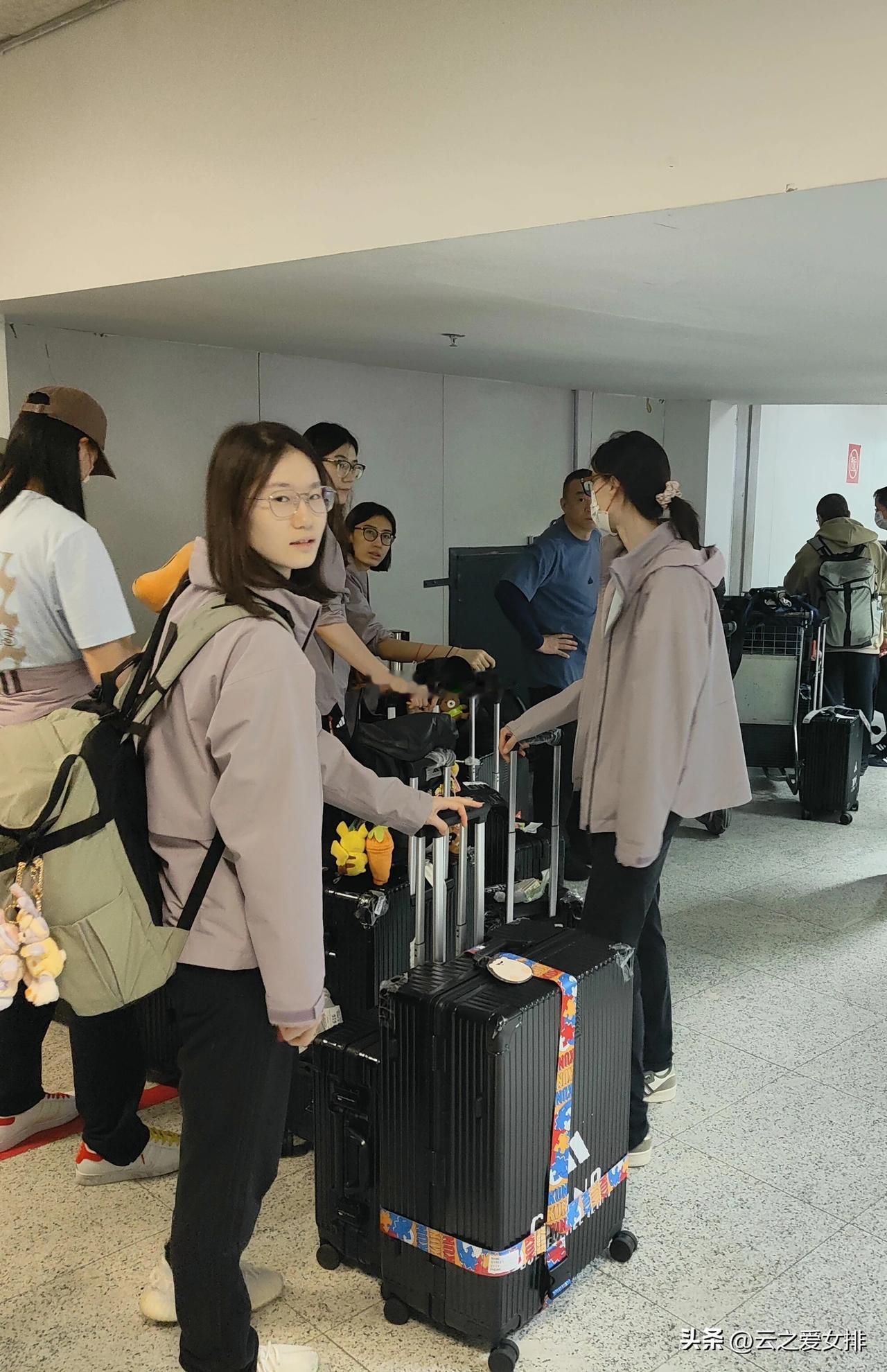 中国女排经过30小时的飞行，抵达巴西里约热内卢，并入驻当地官方酒店。
该地是中国