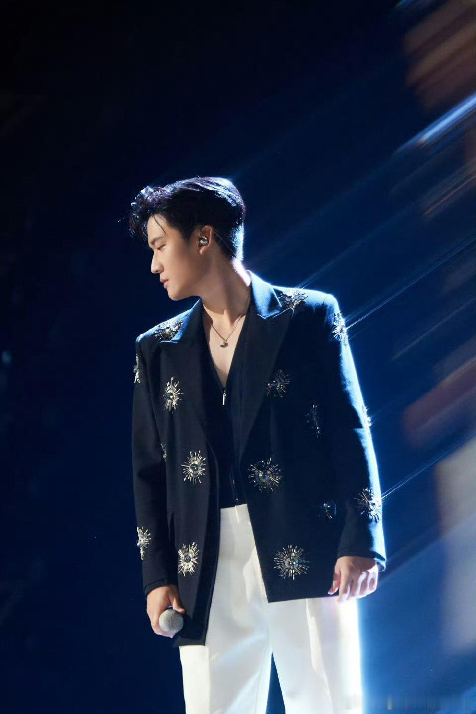 一听就破防的程度，每句歌词都藏着回忆，原唱质感绝了 