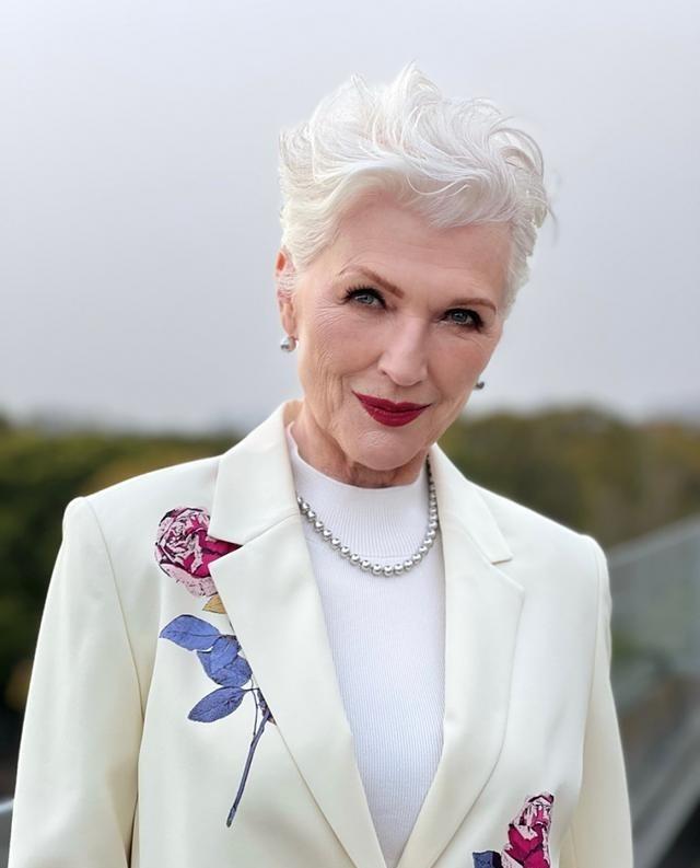 世界首富马斯克母亲再次语出惊人，她说：“女人一生最硬的底牌，不是漂亮、有钱或嫁得