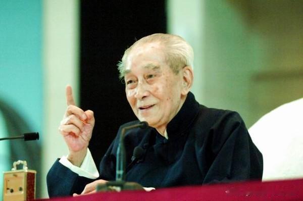 南怀瑾说：“人生的最高境界是佛为心，道为骨，儒为表，大度看世界。技在手，能在身，