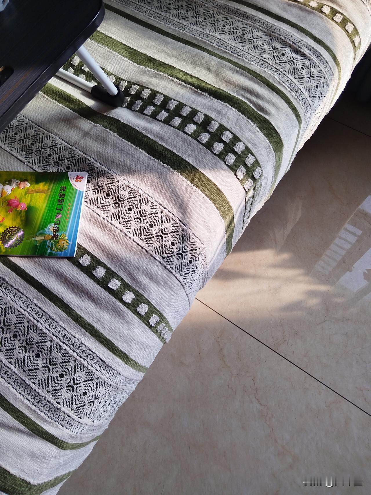 去世人的东西都要扔了？！
今天听到一个风俗，
去世人的东西不是烧了，就是扔了，