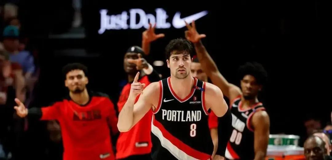 撕掉“摆烂”标签。开拓者正在执行 NBA 史上最精密的“时空套利”。
 
别的队