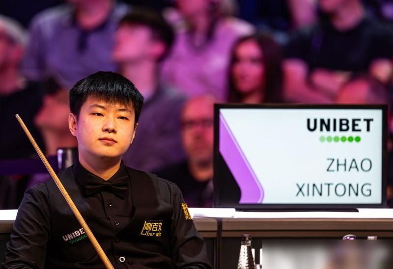 26日，威尔士斯诺克赛场，中国军团彻底炸裂！
第27位的周跃龙，竟然4-1把世