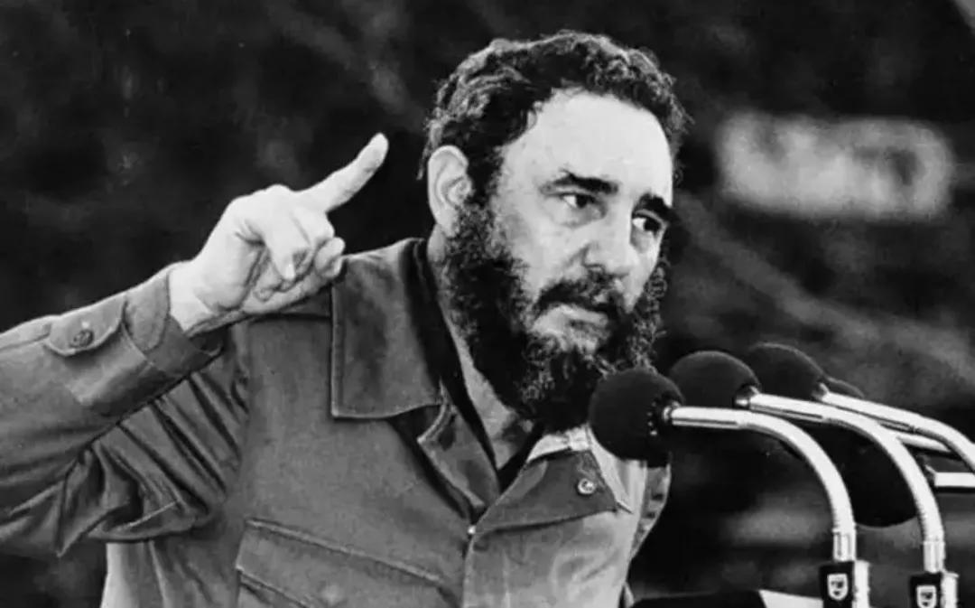 古巴革命成功的早期，曾经有过一段激情燃烧的岁月。

由于意识形态的冲突，古巴遭到