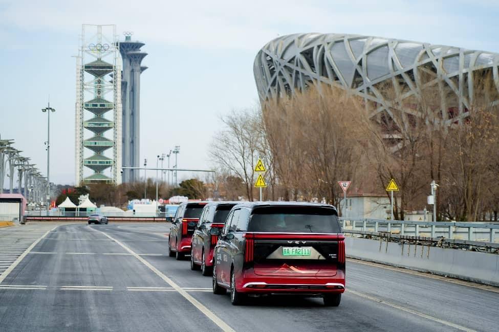 对于参加春晚彩排的演职人员来说，每天的通勤路程是难得的休息时间。结束了长达数小时