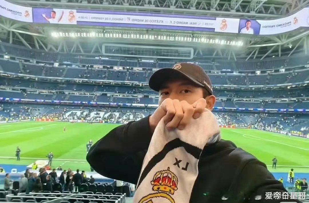 李现到世界杯现场了李现世界杯现场照 李现世界杯现场照 