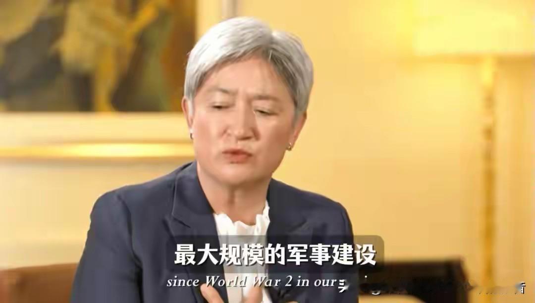 2026年7月21日，菲律宾马尼拉，第59届东盟外长会。澳大利亚外长黄英贤对着彭