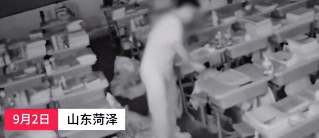 男子凌晨翻墙进初中教室偷零花钱，零钱是小事，校园的安全感靠什么守住？

9月2日