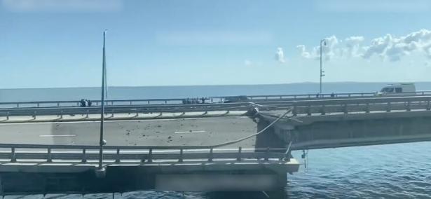 针对乌克兰再次袭击克里米亚大桥导致一座桥墩被毁，俄联邦安理会副主席梅德韦杰夫在电