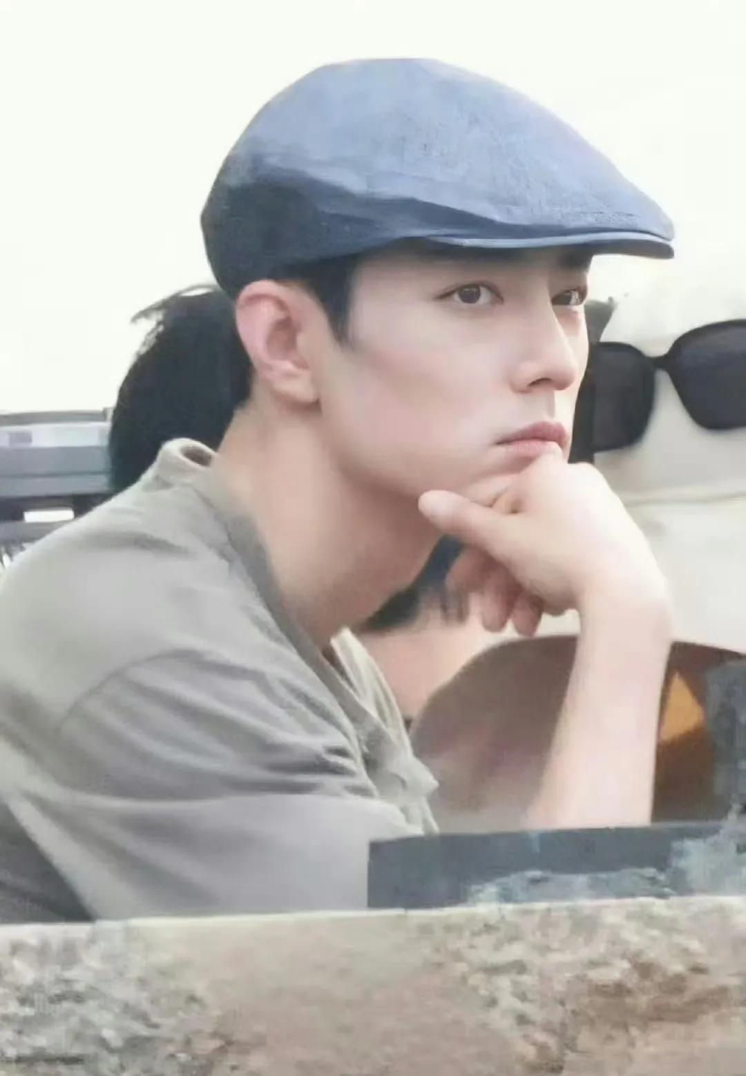 巨星一举一动都受到关注，
改名都上世趋，
当今娱乐圈也就肖战有这流量和热度，太牛