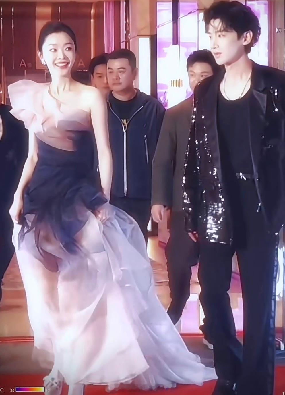 白敬亭 宋轶 宋轶，不太熟，白敬亭现在一说起这个名字脑子里有点印象，从五哈看到的