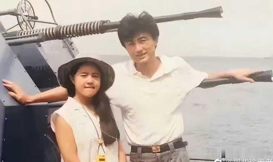 王宁和刘纯燕的爱情挺有趣，原本是介绍给别人，结果两人看对眼了。
刘纯燕她当初给王