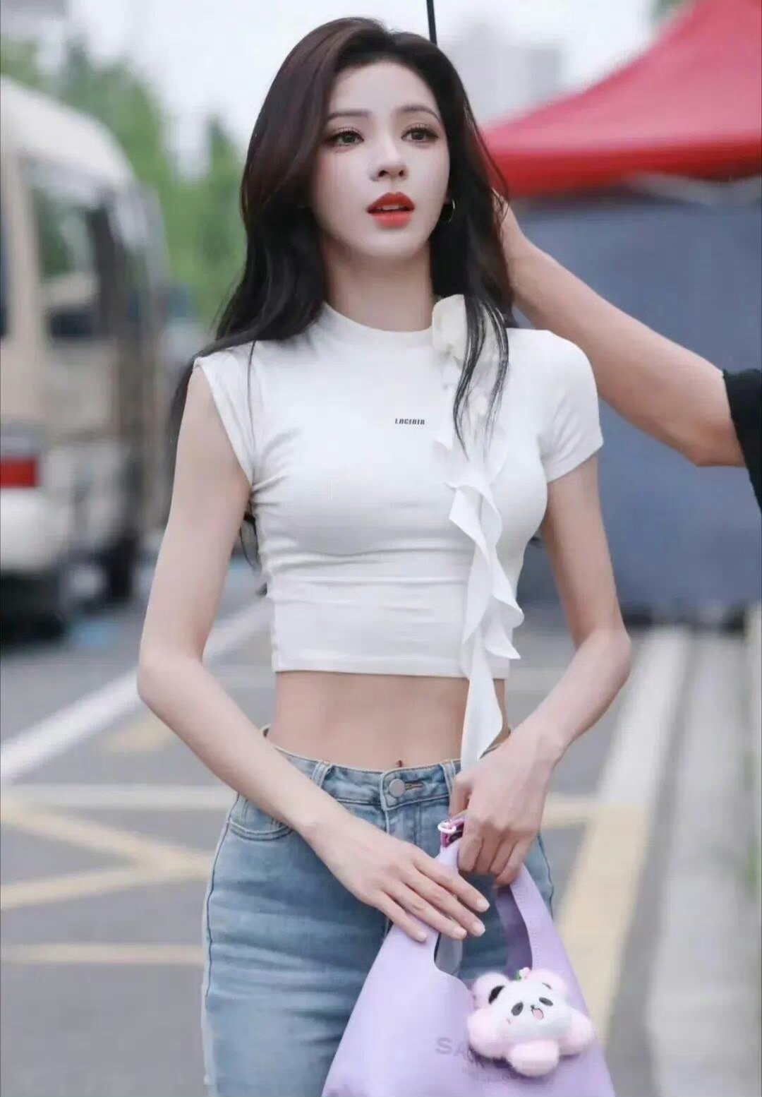 尚雯婕测量张予曦A4腰 谁懂啊，这种自然不做作的互动，比剧本还好嗑！合伙人