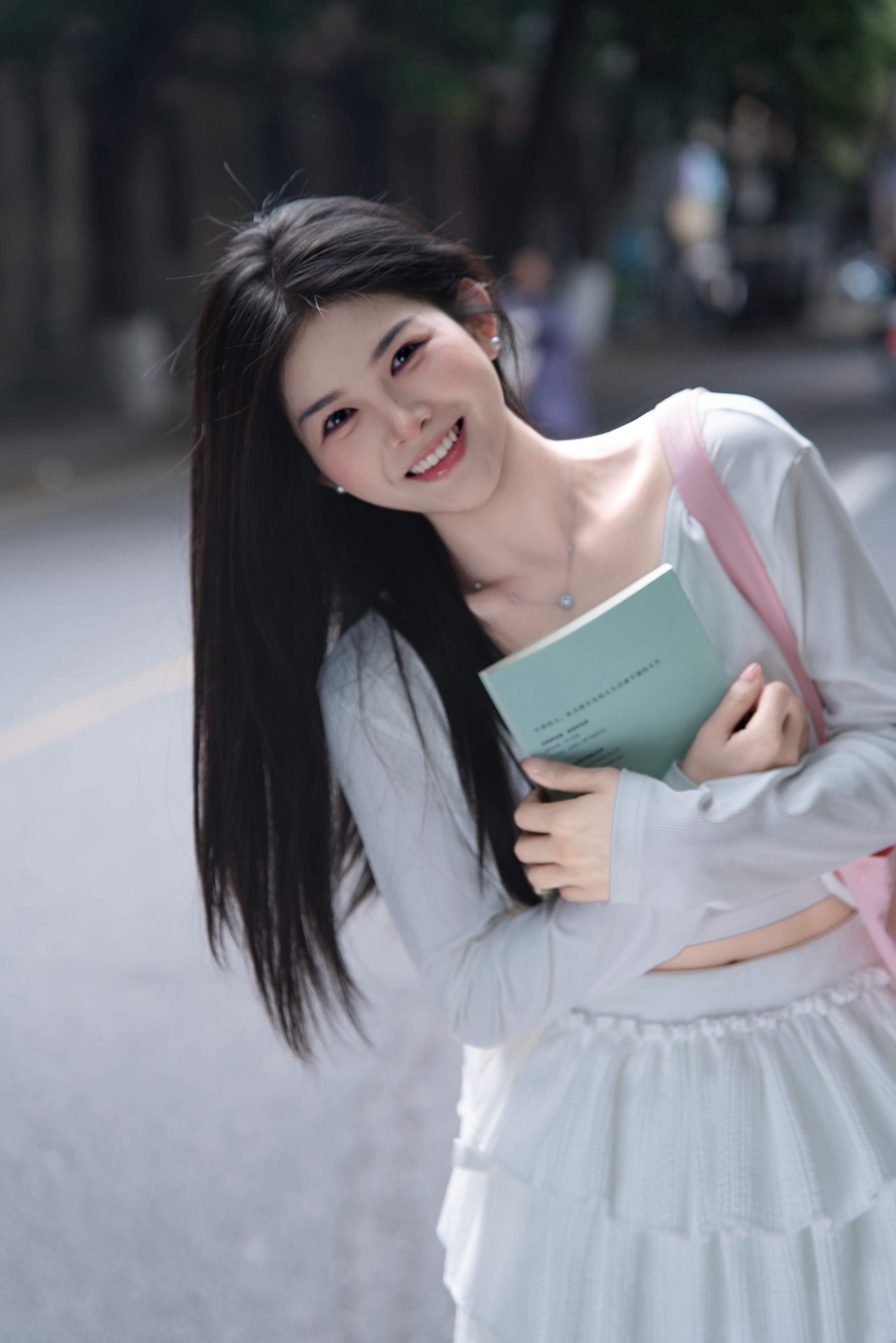 当你的眼睛眯着笑。拥有一个超级会拍超级有耐心超级会夸的摄影师幸福指数直线飙升！