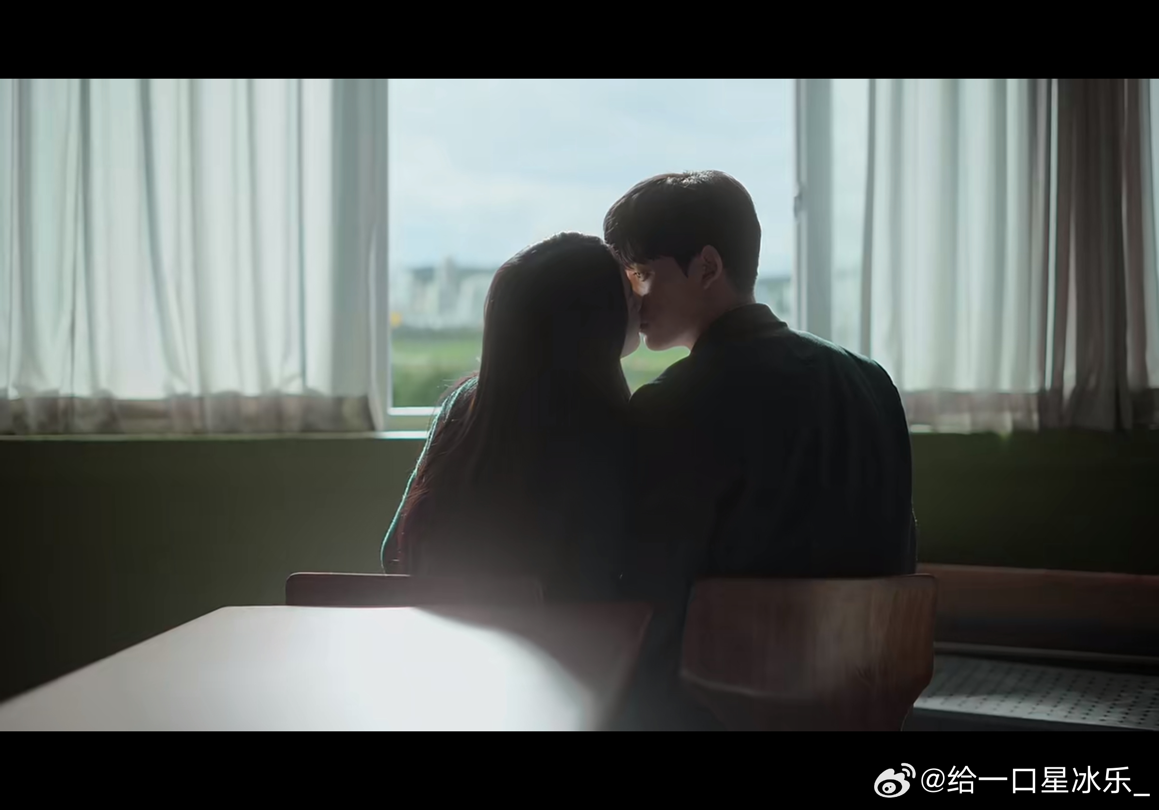 女二男二你们坤续在丧尸片里谈恋爱🥲 