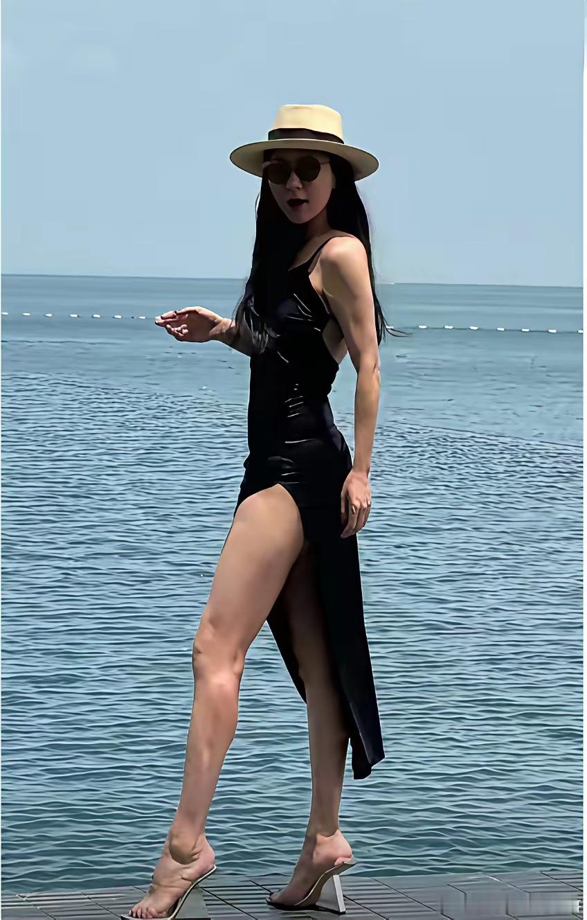 谢贤前女友CoCo今昔对比，外貌变化真是太大了。是因为她失去了什么，使自己放松身
