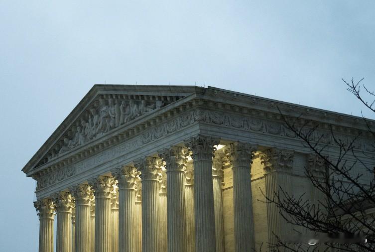 特朗普又惹上麻烦了，美国最高法院大法官以6比3的结果，裁定特朗普2025年1月上