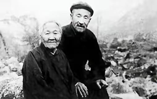 1941年11月6日，郭伍士负伤倒地，日军又朝他开了几枪，并把刺刀刺向了他的肚腹