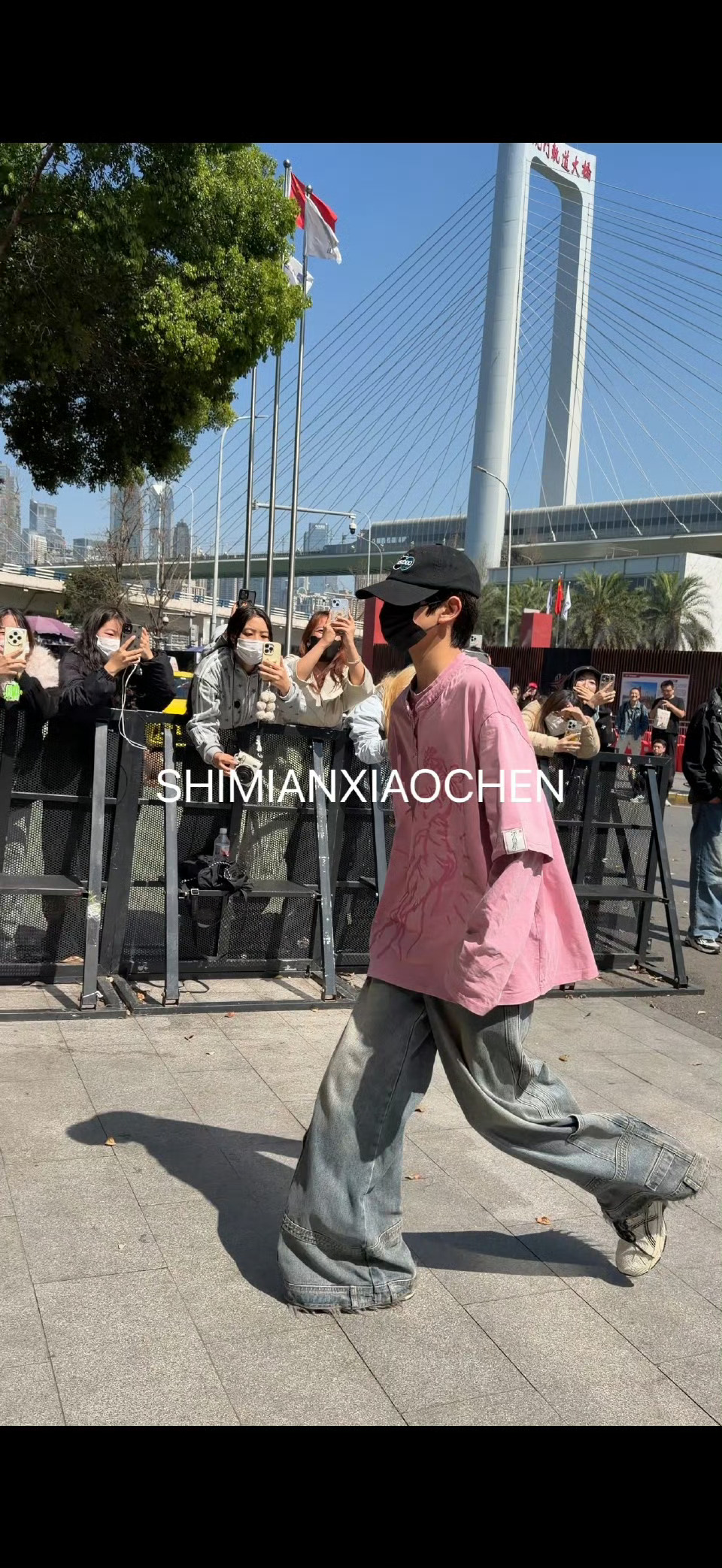 陈浚铭回重庆上班陈浚铭回去上班了，只休息一天就开始上班，是很敬业的陈浚铭！努力上