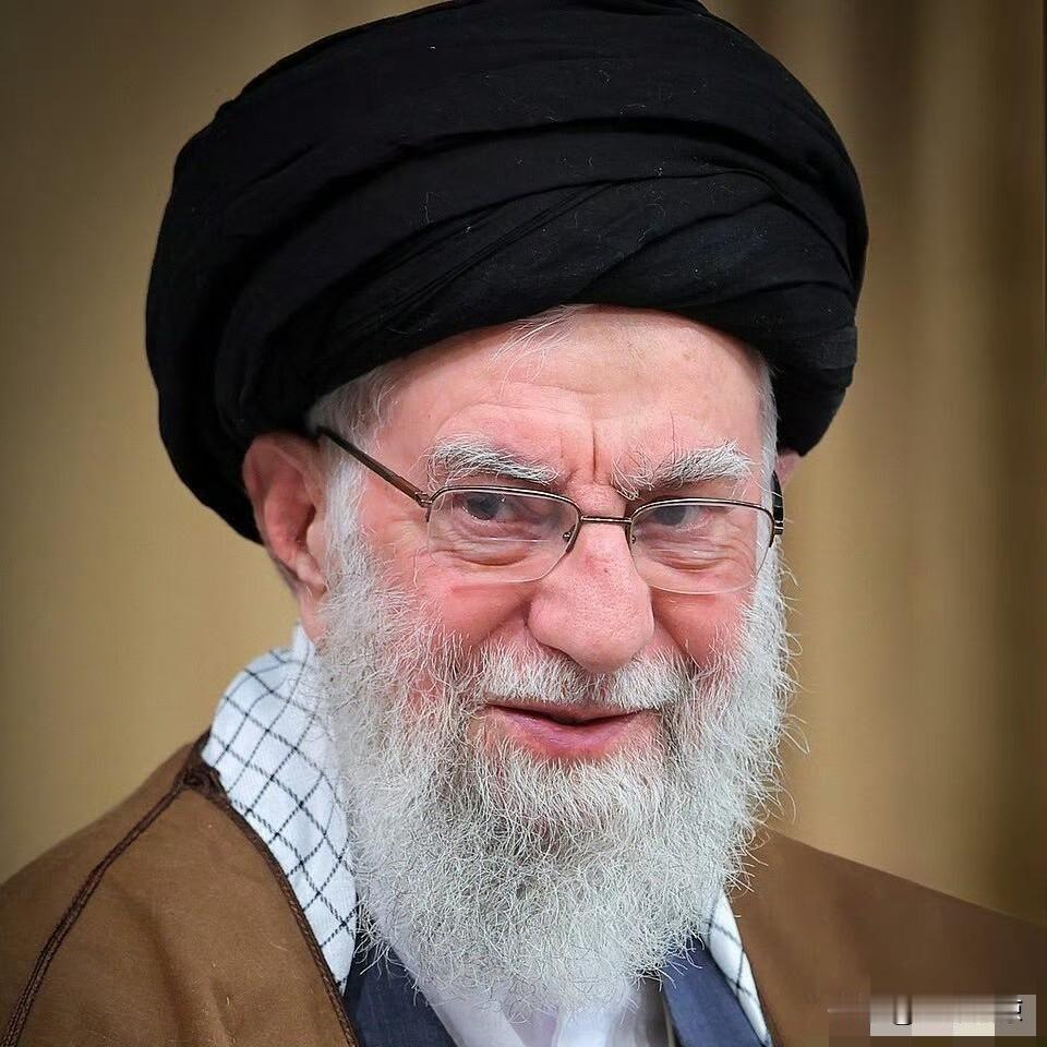 伊朗抗议骚乱持续升级，
特朗普再度对伊朗发出强硬言辞，
声称若抗议者再有伤亡，