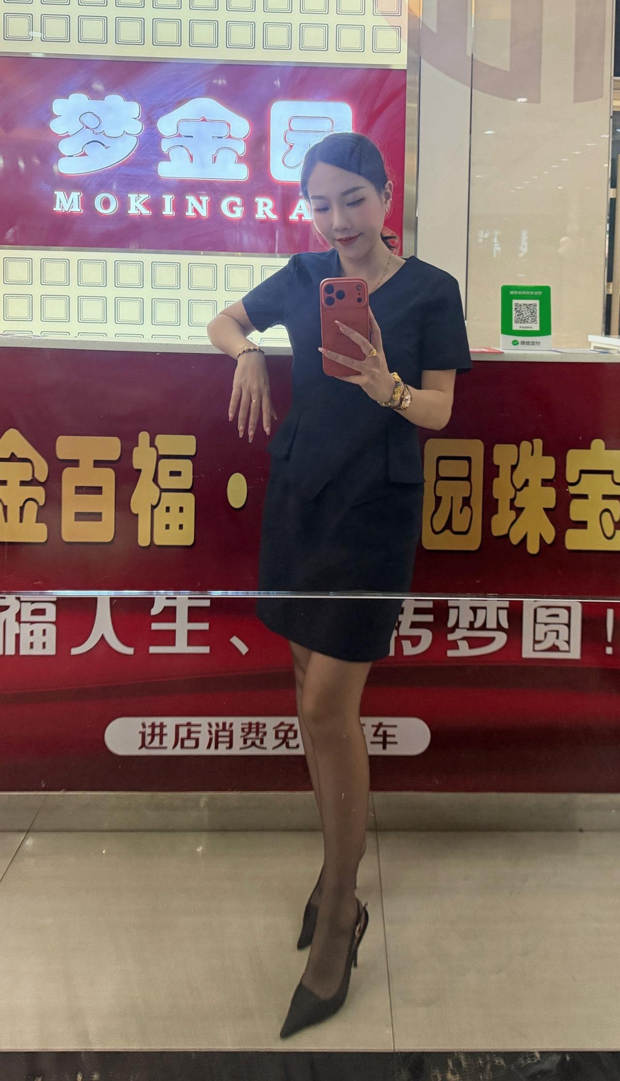 世界上不缺恋人和漂亮的人 缺的是真正对你好的人 会问你累不累的人 待你如初的人