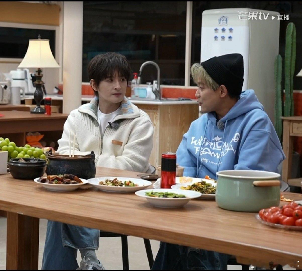 苏醒 苏醒 爱你老己没毛病快乐老友记谁懂啊！苏醒一句 “多听自己歌”，直接让张远